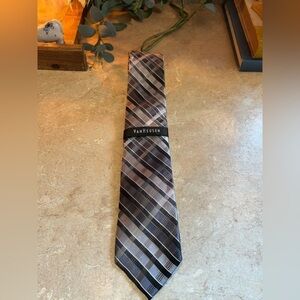 Van-Heusen Neck Tie New With Tags. Matthew Grd.